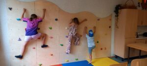 Kletterwand im Kindertreff